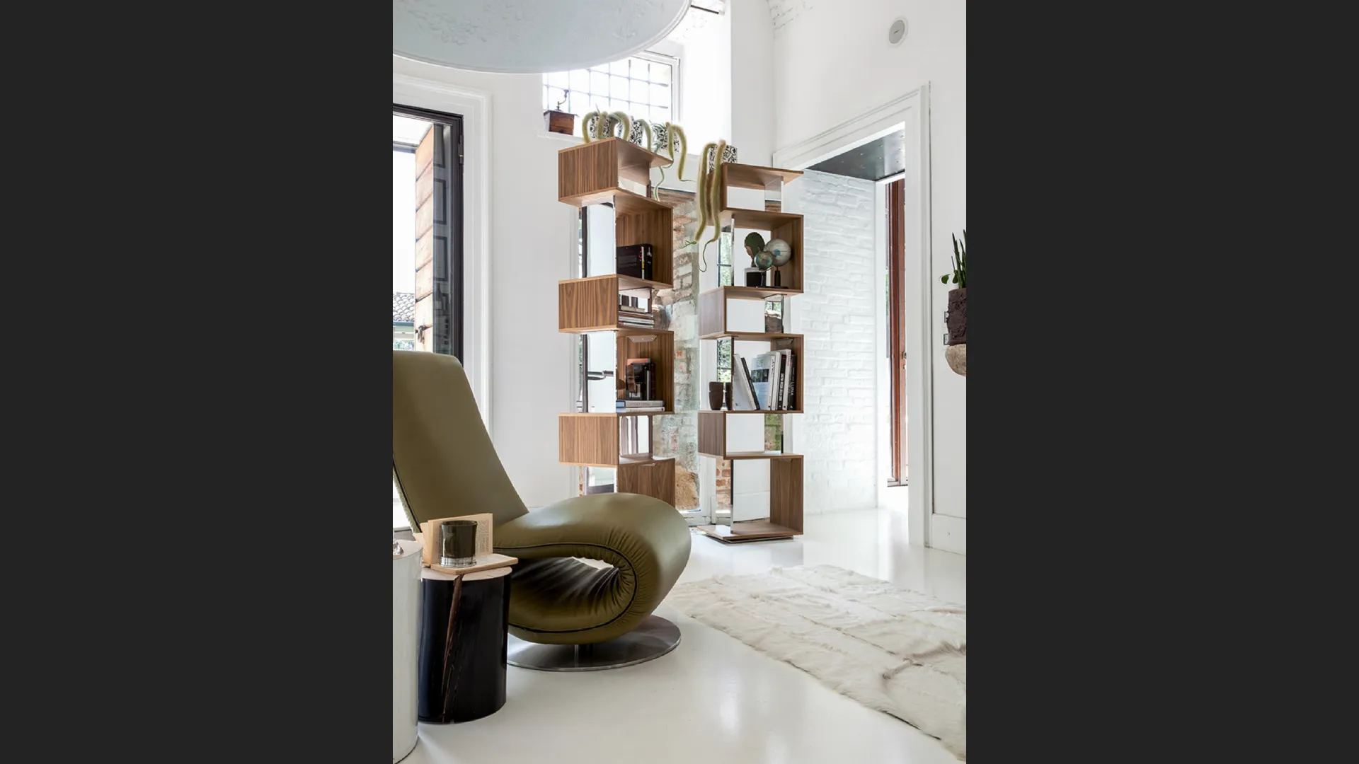 Libreria girevole di design in legno Osuna di Tonin Casa