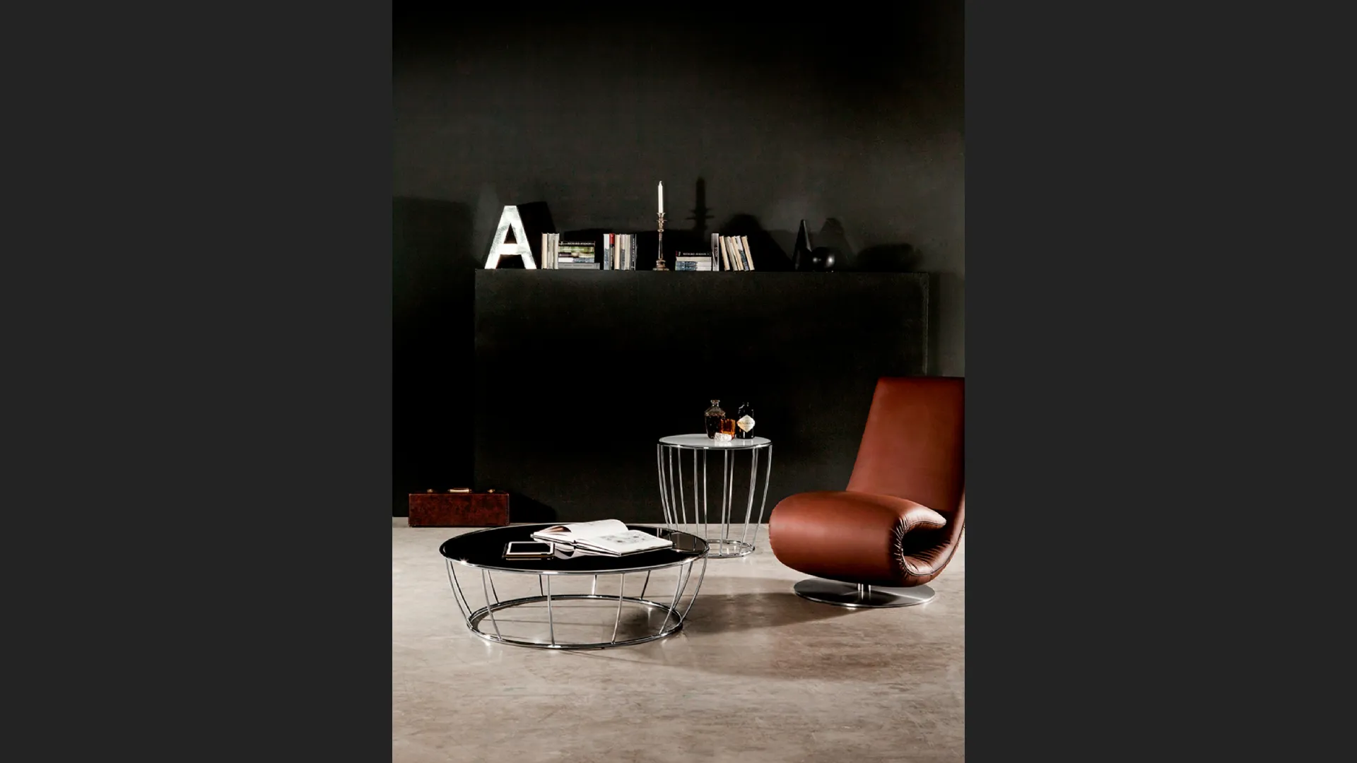 Tavolino con base in metallo cromato e piano in vetro temperato nero o bianco Amburgo di Tonin Casa