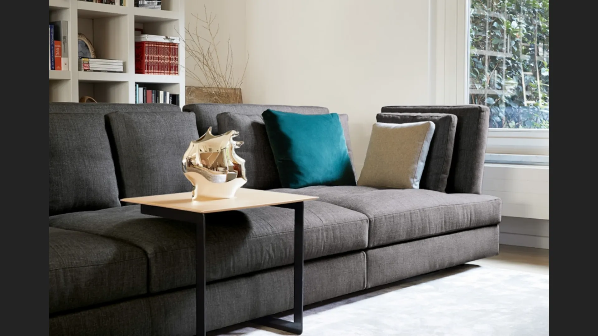Tavolino da divano in cuoio chiaro con struttura in metallo Daiquiri di Swan