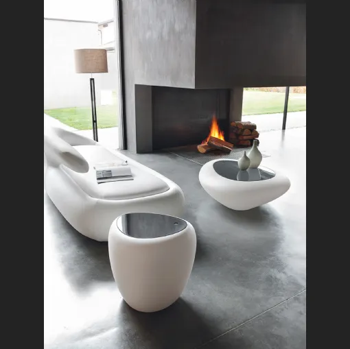 Tavolino di design Ios in polietilene con top in plexiglass di Tonin Casa