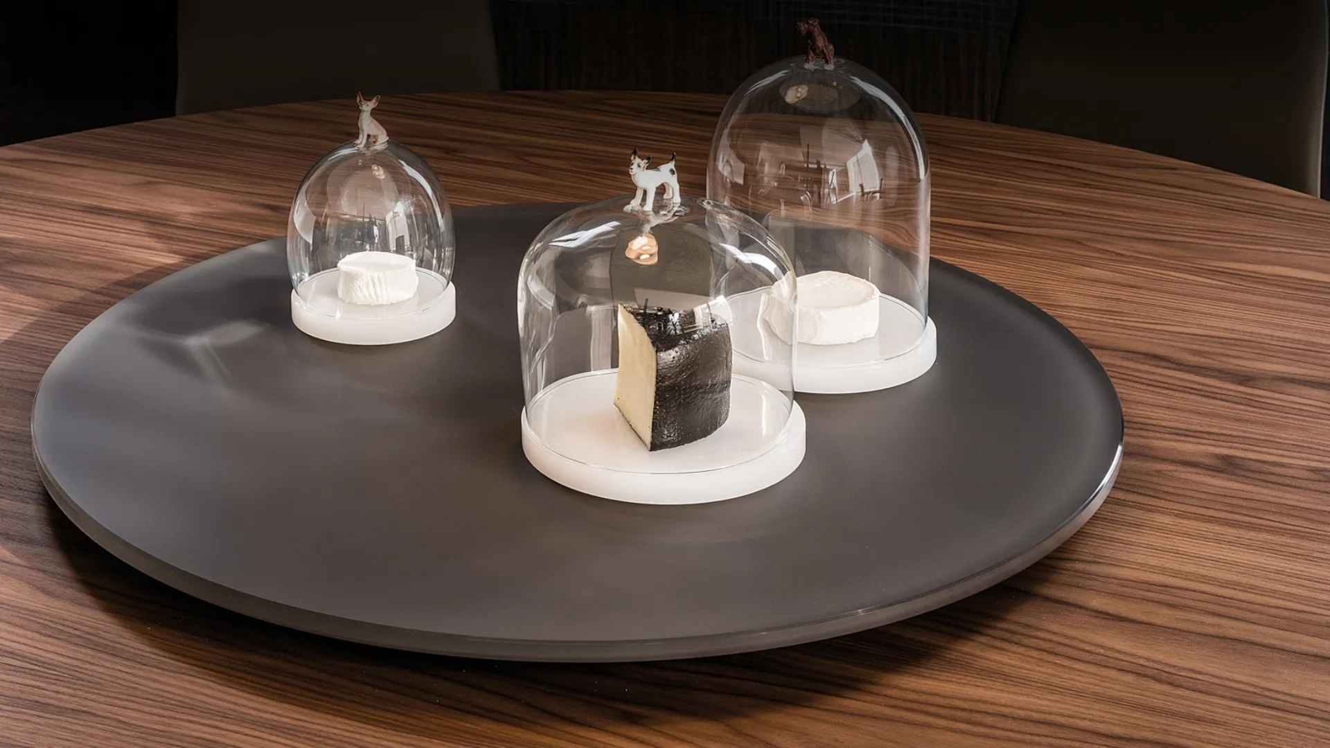 Vassoio contenitore centrotavola girevole in cristallo extrachiaro acidato verniciato di Cattelan Italia