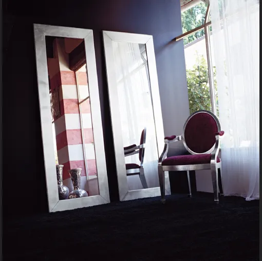 Specchio Lenia con cornice in legno laccato finitura argento di Tonin Casa