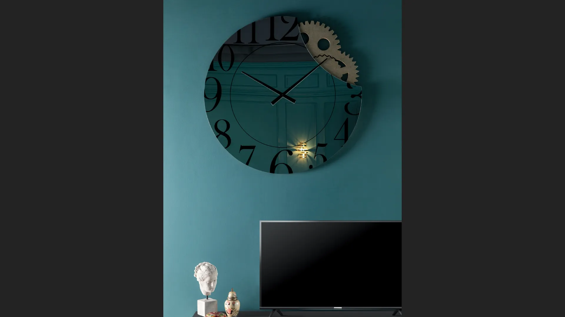 Orologio Memphis in vetro serigrafato specchiato con ingranaggi di Tonin Casa