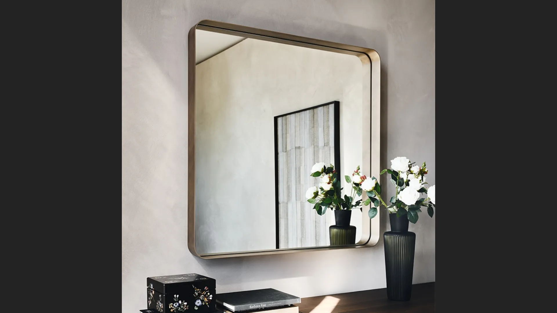 Specchio Wish S da parete in cristallo specchiato con cornice in acciaio verniciato goffrato di Cattelan Italia