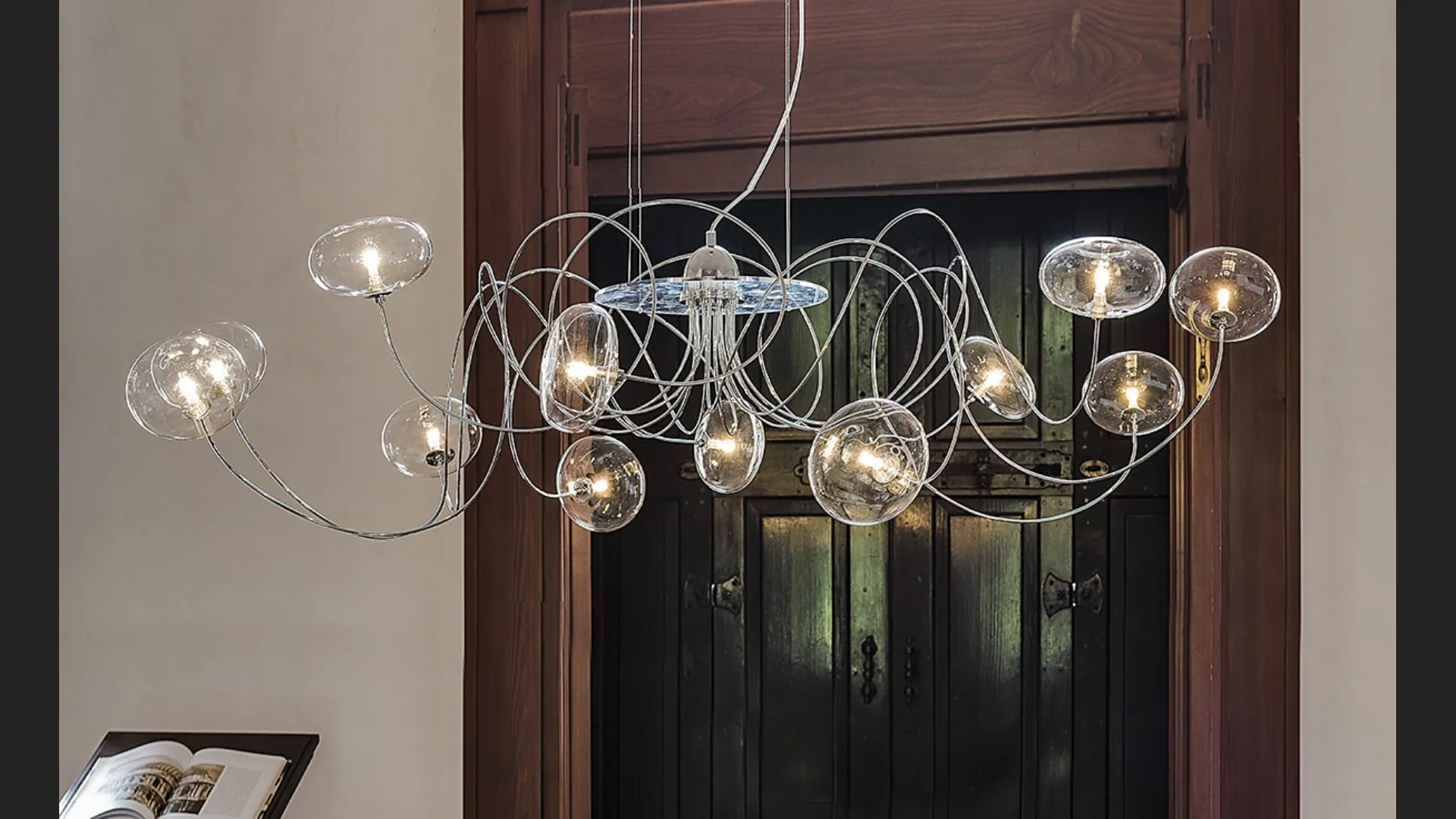 Lampada a sospensione con bracci in cromo e paralumi in cristallo Oktopus di Cattelan Italia