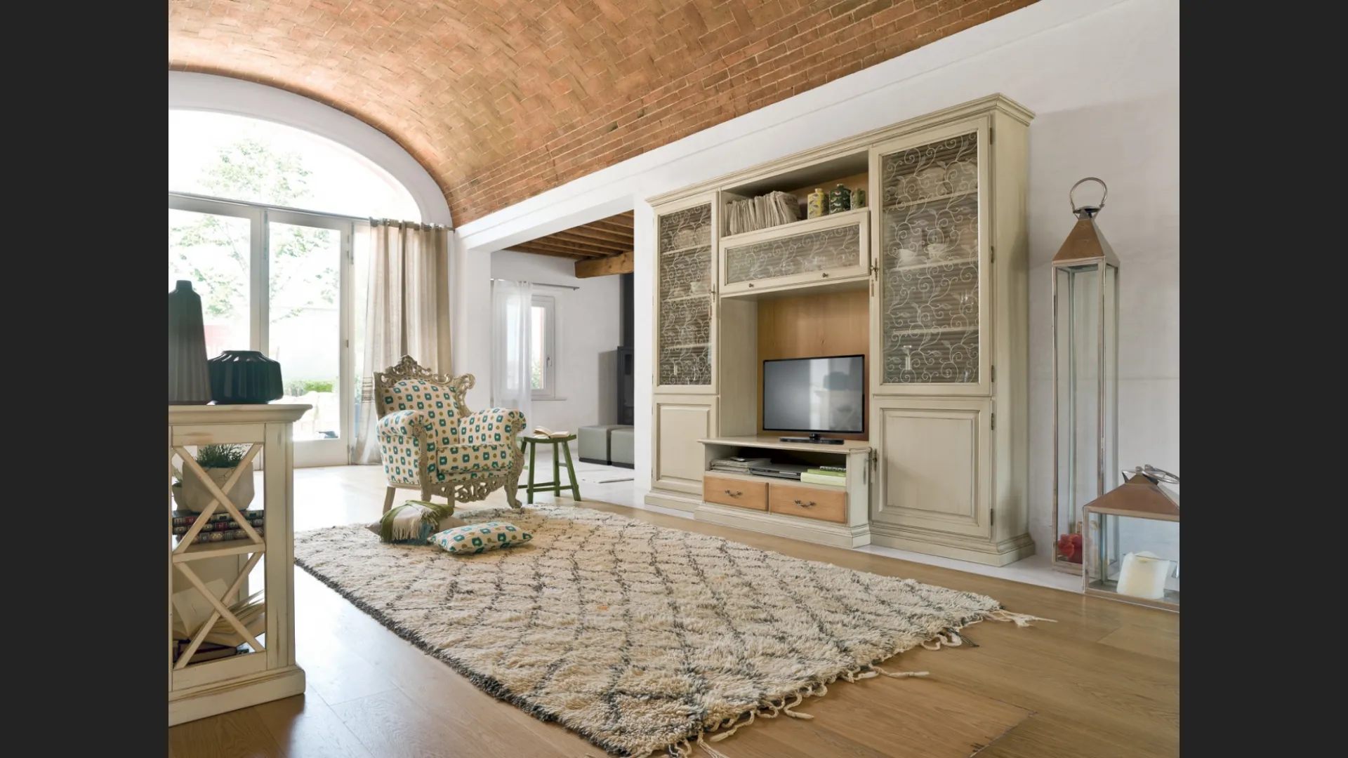 Libreria a muro in legno con ante in vetro serigrafato Giulietta di Tonin Casa