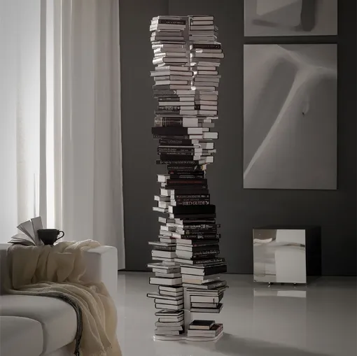 Libreria freestanding Tweet in metallo con ripiani in legno massello e base in marmo di Tonin Casa