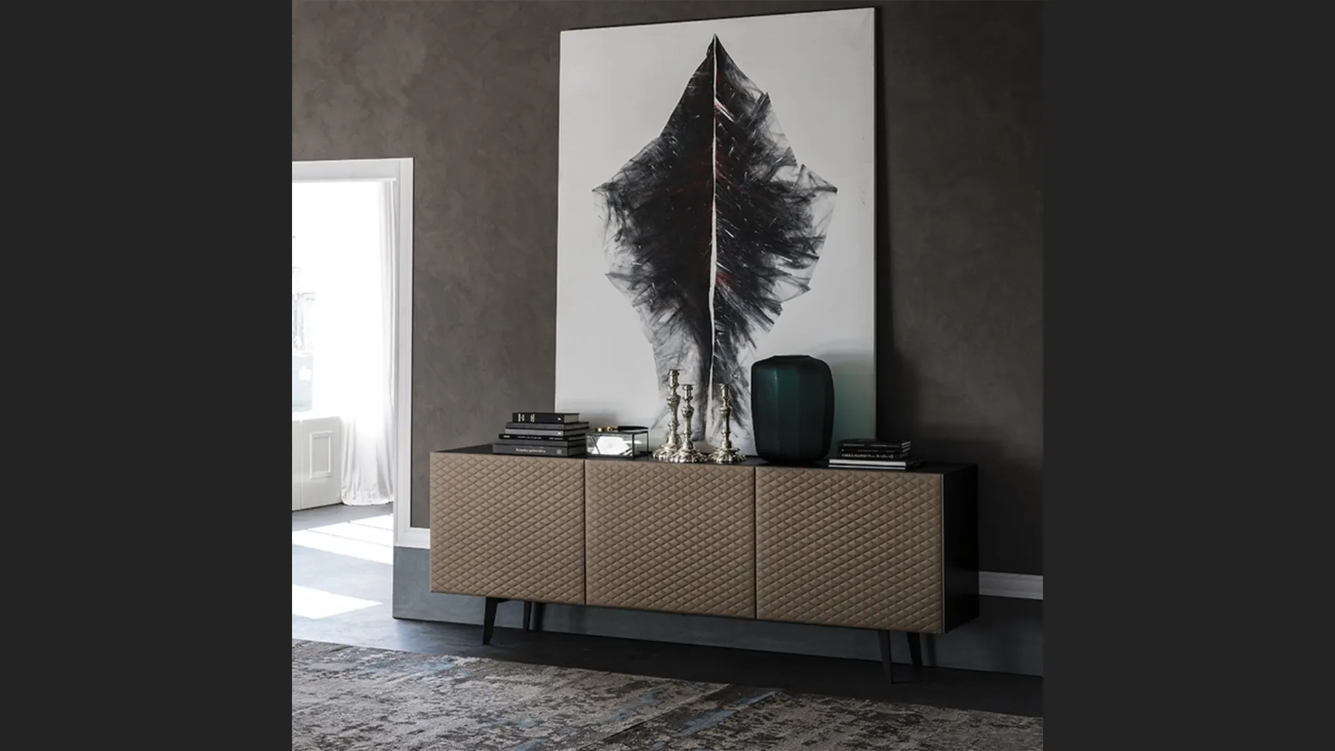 Madia in legno con ante rivestite in ecopelle Absolut di Cattelan Italia
