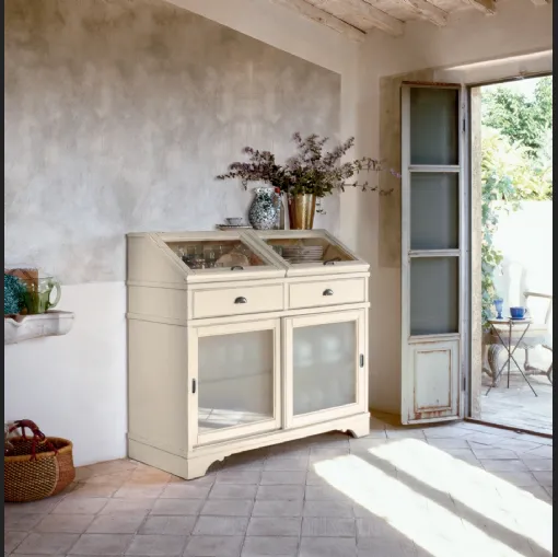 Madia Aurelia in legno con ante in vetro di Tonin Casa