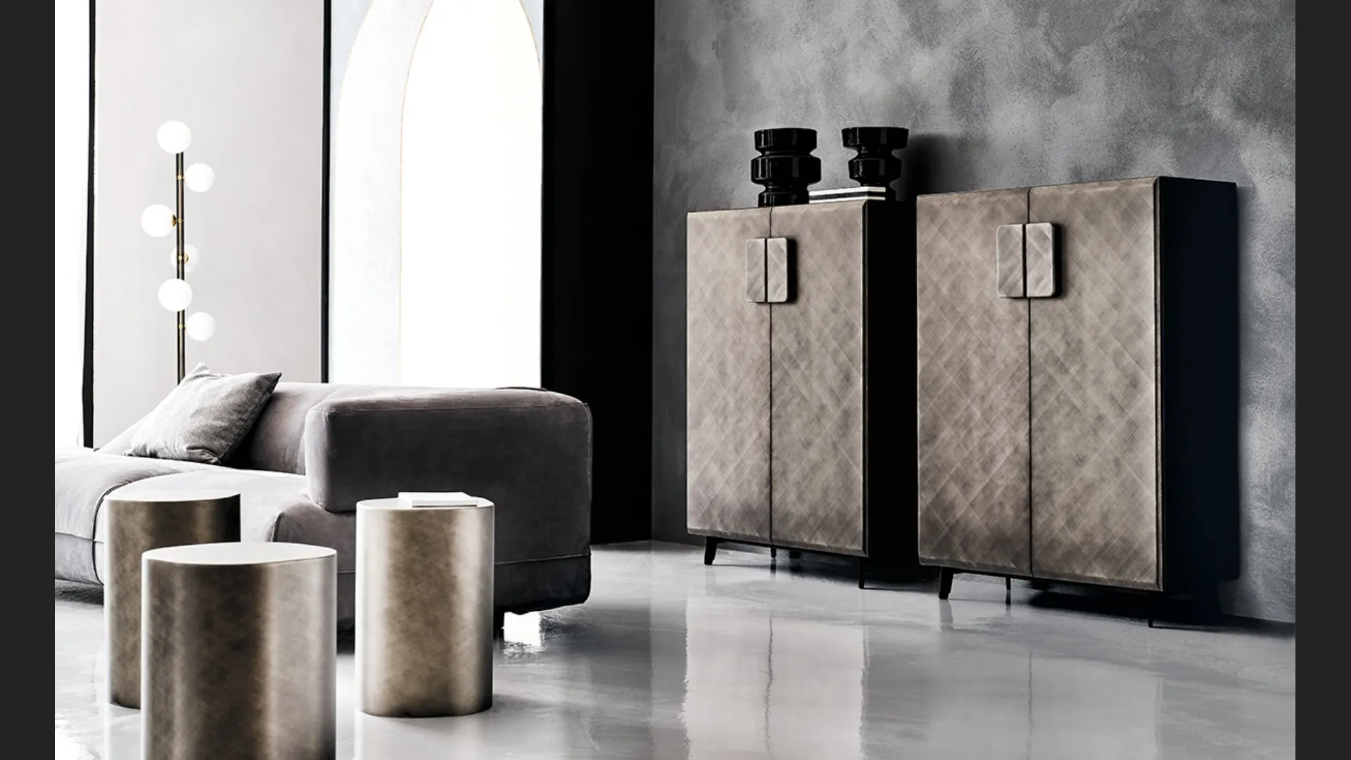 Madia in legno con ante in finitura Brushed Grey Tudor di Cattelan Italia