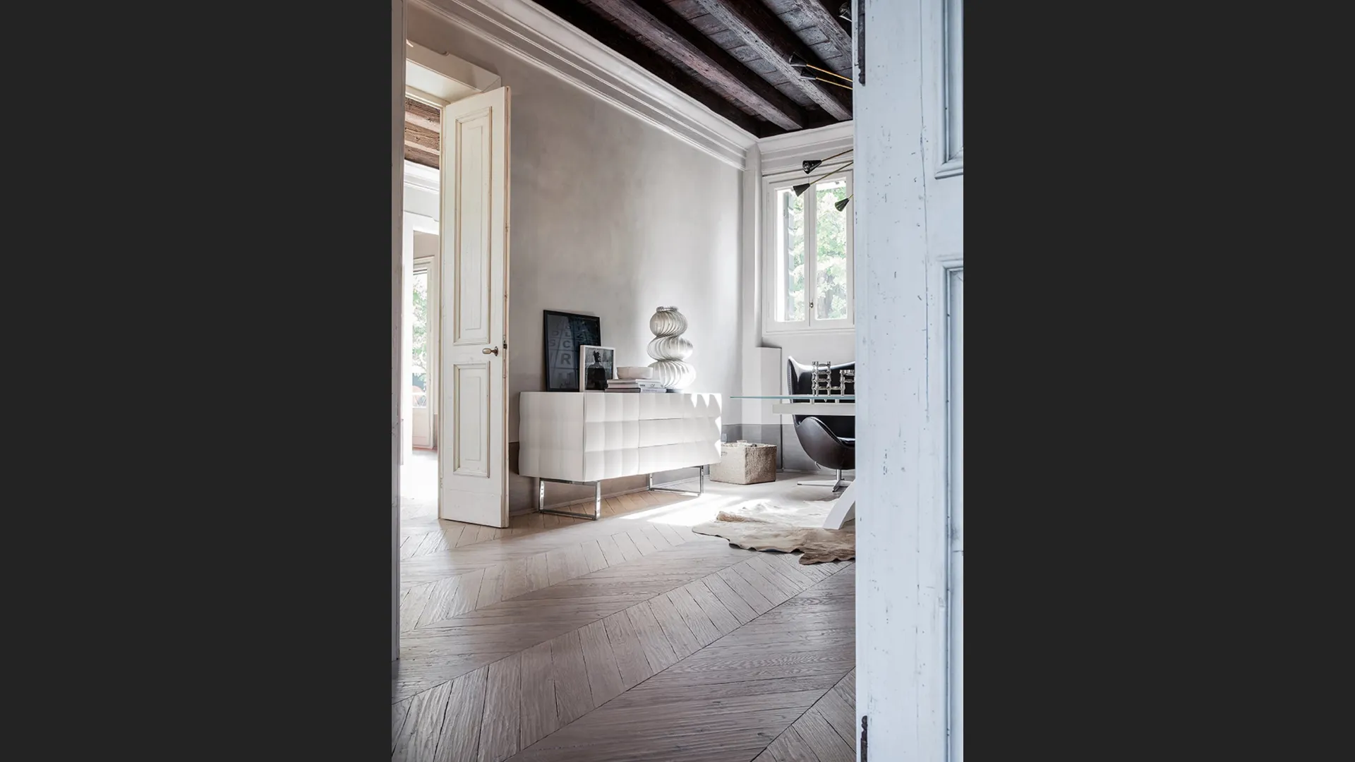 Madia Venice con struttura in MDF laccato Nero di Tonin Casa