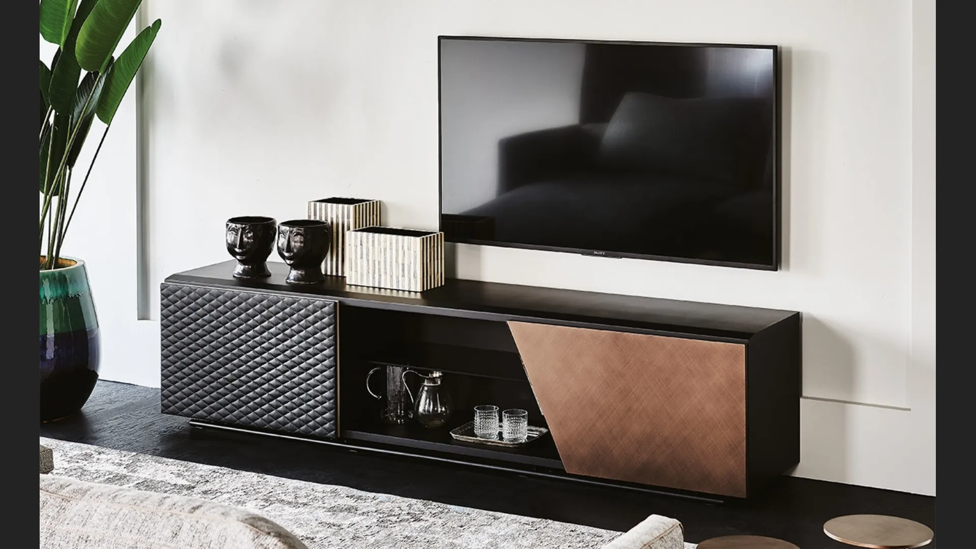 Mobile Porta Tv Aston in legno ed ecopelle di Cattelan Italia