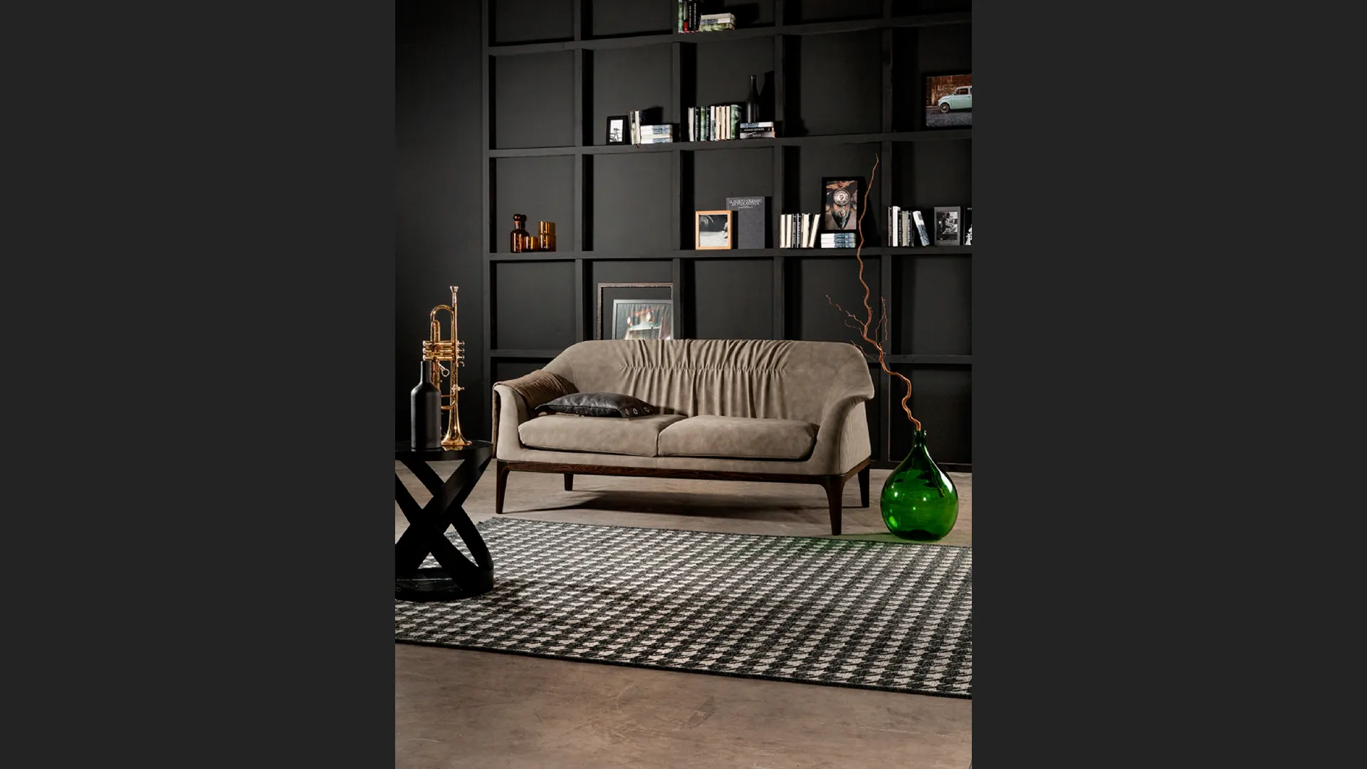 Divano lineare Tiffany sofa in tessuto con struttura in legno di Tonin Casa
