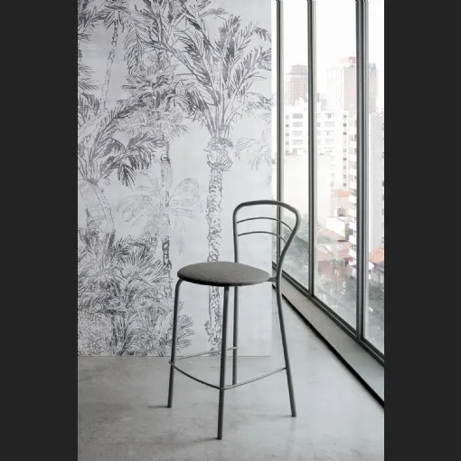 Sgabello Bogota con struttura in metallo verniciato e seduta imbottita e rivestita in morbido tessuto Soft Touch Vintage di Target Point