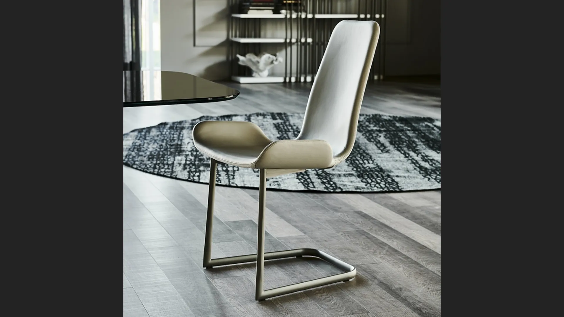 Sedia in pelle con struttura in acciaio Flamingo Cantilever di Cattelan Italia