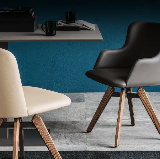 Sedia in legno rivestita in pelle con e senza braccioli Mulan di Cattelan Italia