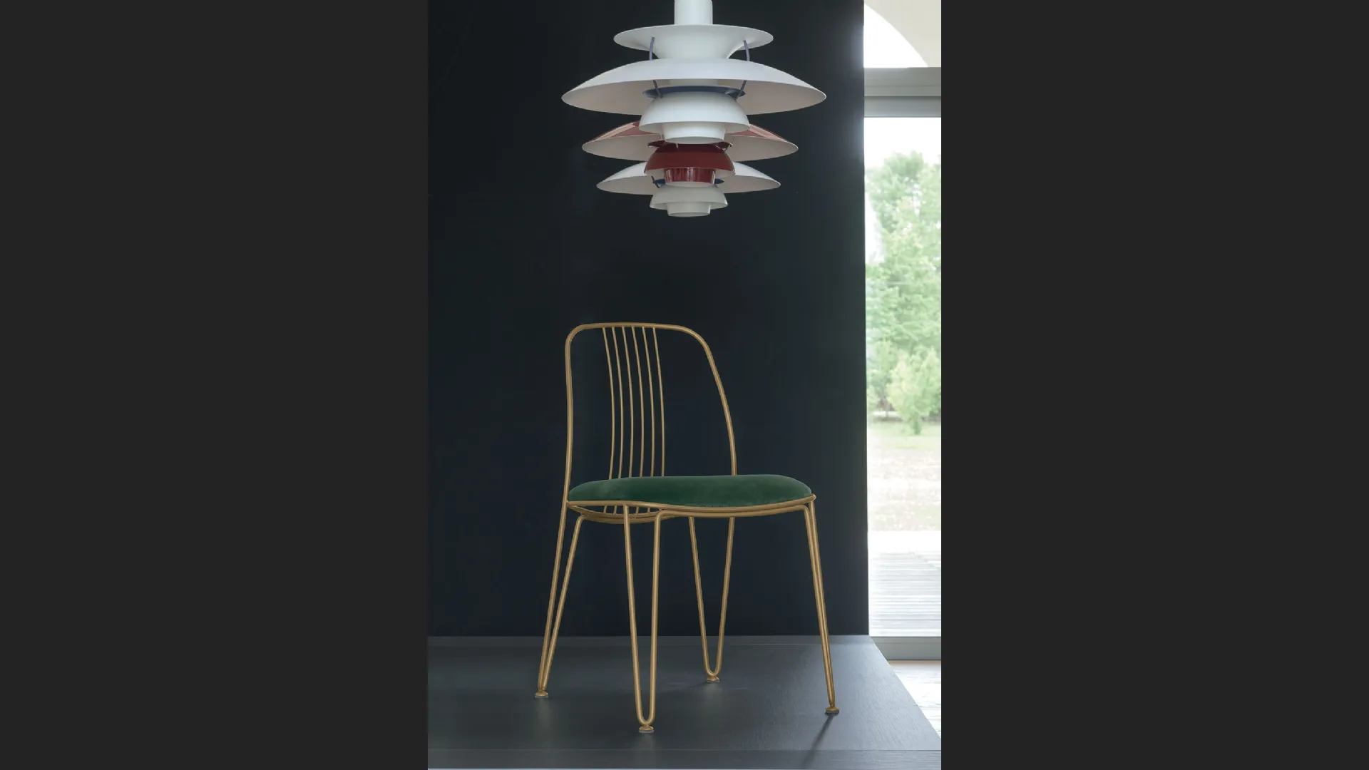 Sedia Granada con struttura in metallo verniciato e seduta imbottita e rivestita in morbida microfibra effetto velluto di Target Point
