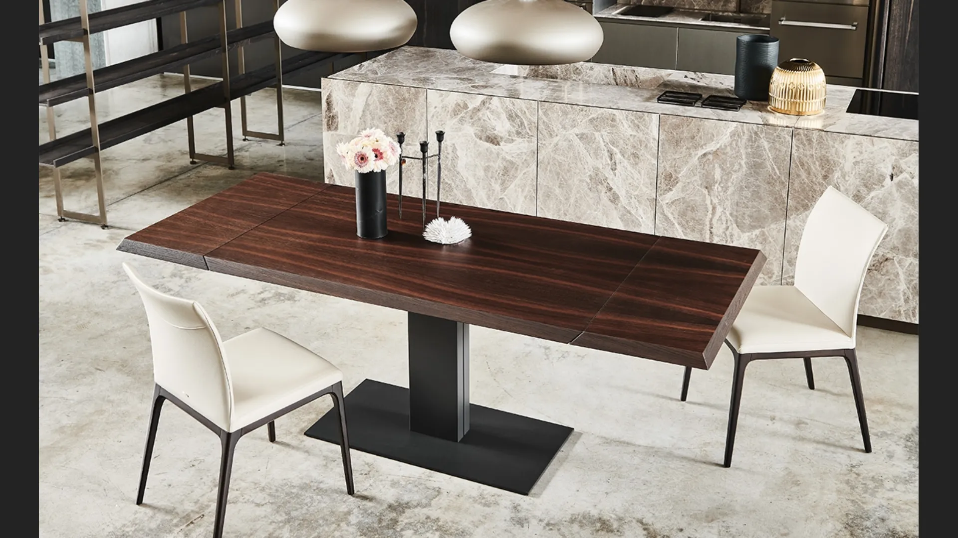 Tavolo allungabile con base in metallo e piano in legno Elvis Wood Drive di Cattelan Italia