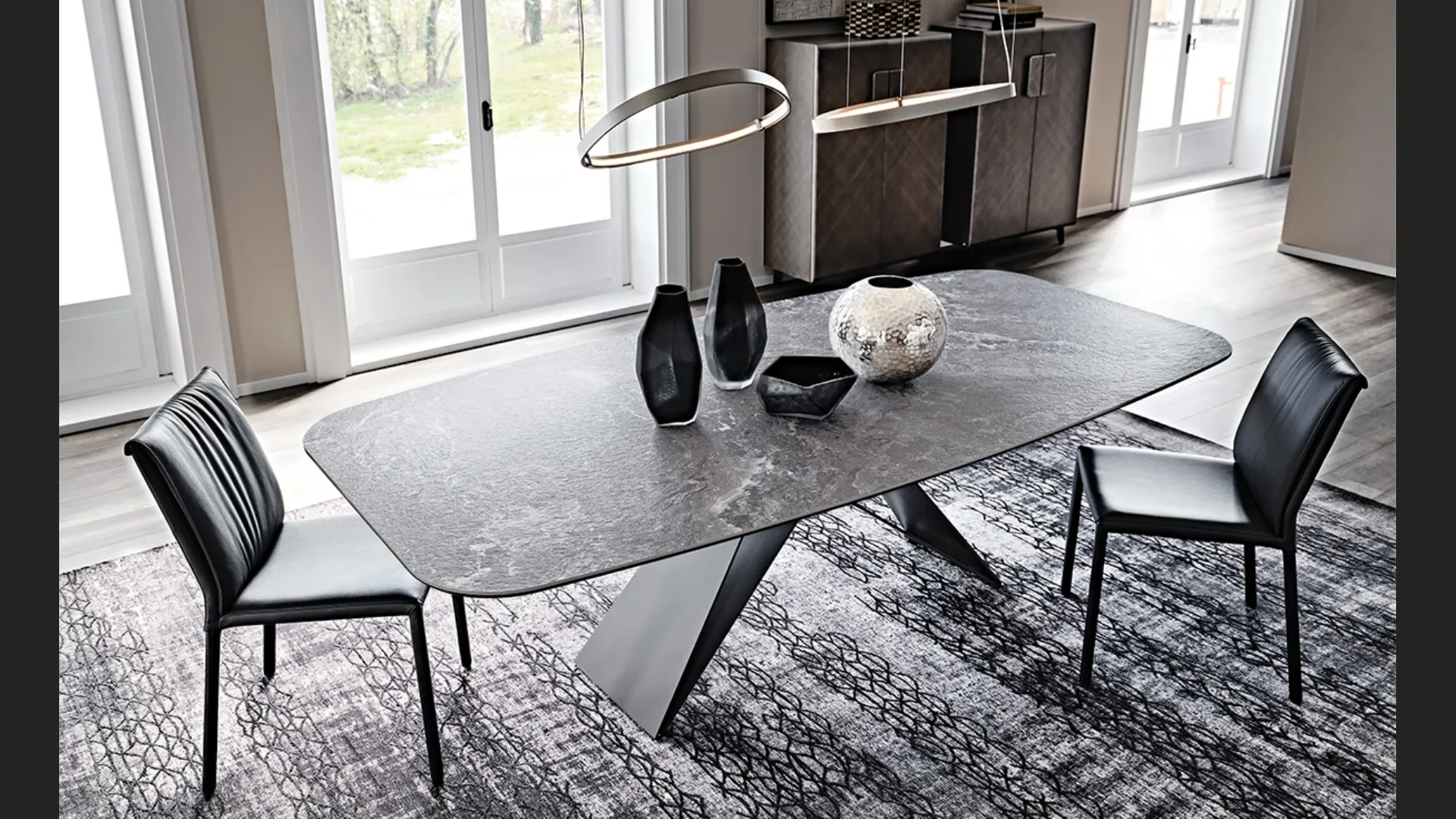 Tavolo con base in acciaio e piano in ceramica Premier Keramik di Cattelan Italia