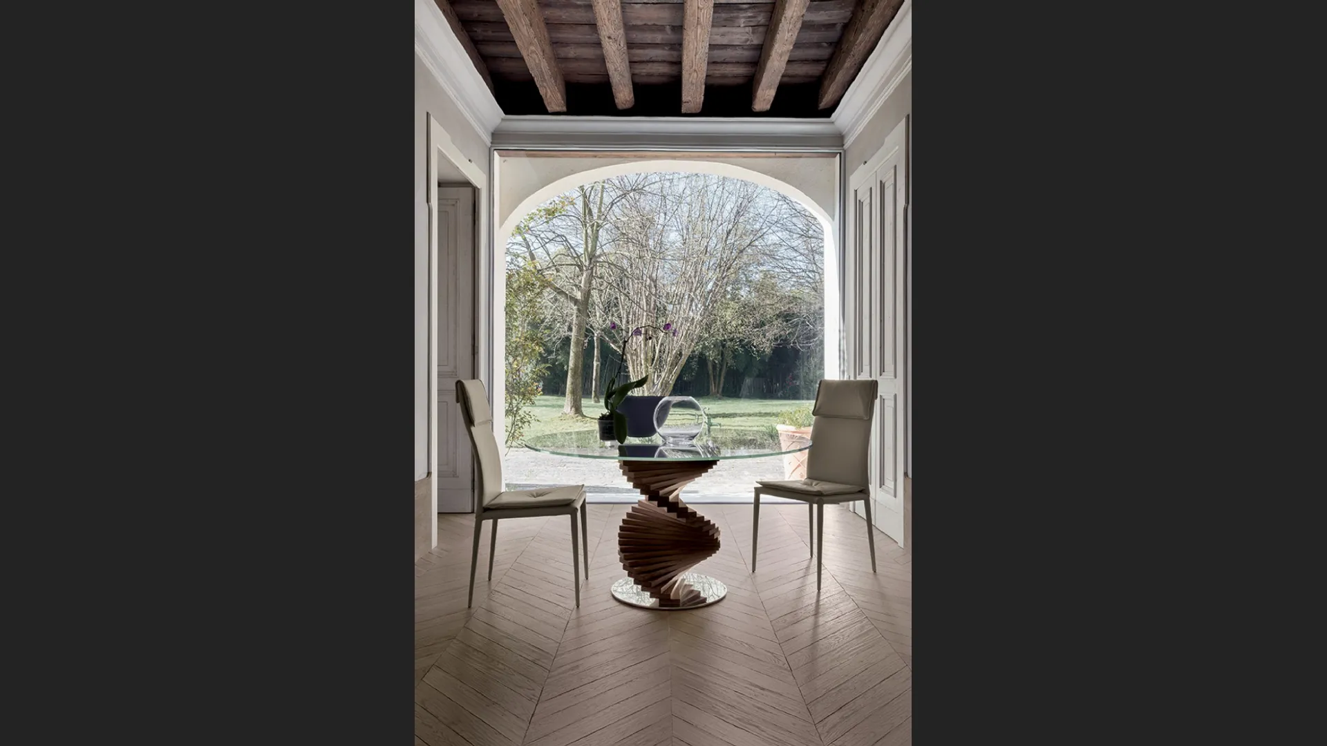 Tavolo rotondo Firenze con base in legno e top in vetro di Tonin Casa