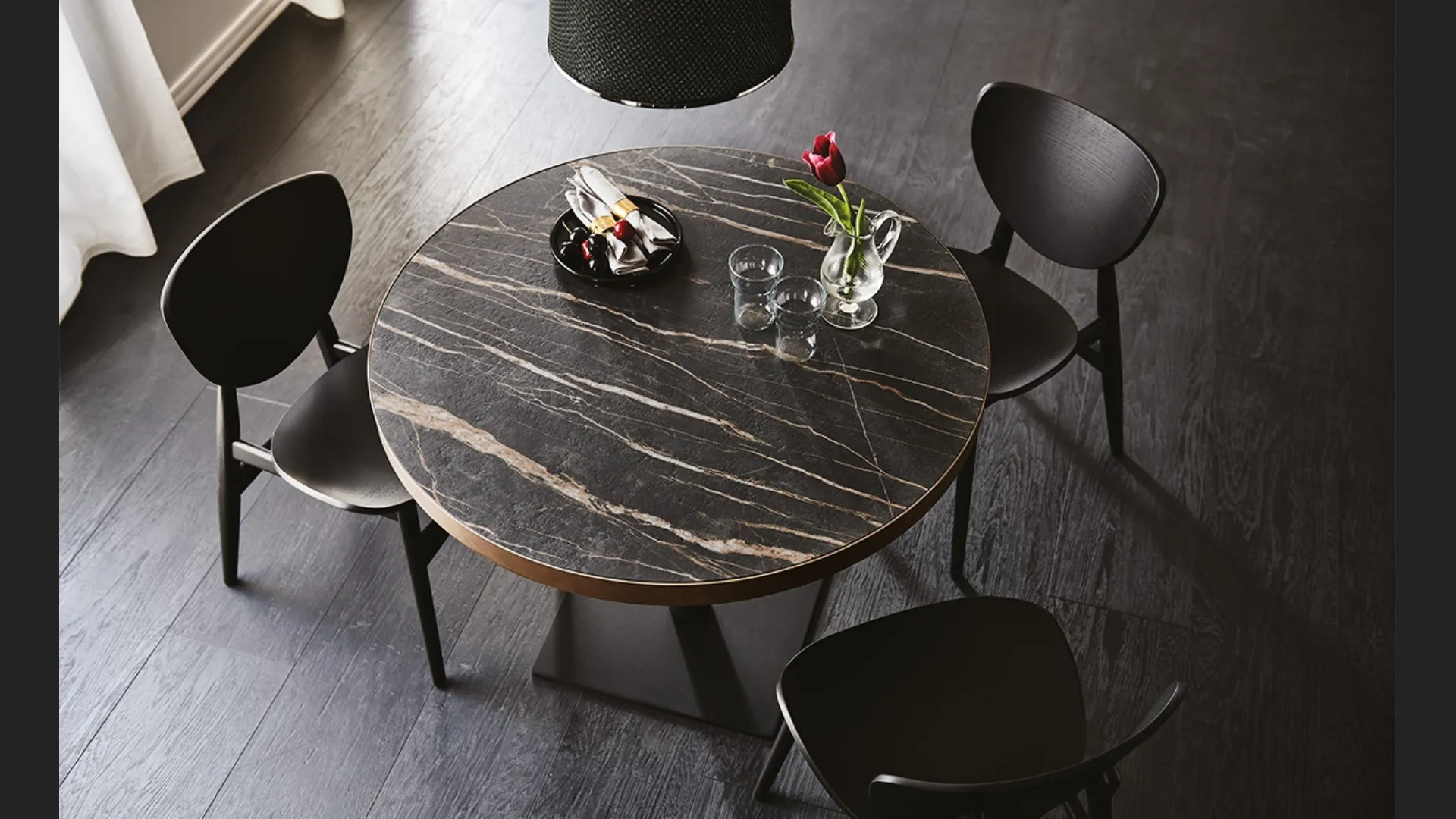 Tavolo rotondo in ceramica con base quadrata Ribot Keramik Bistrot di Cattelan Italia