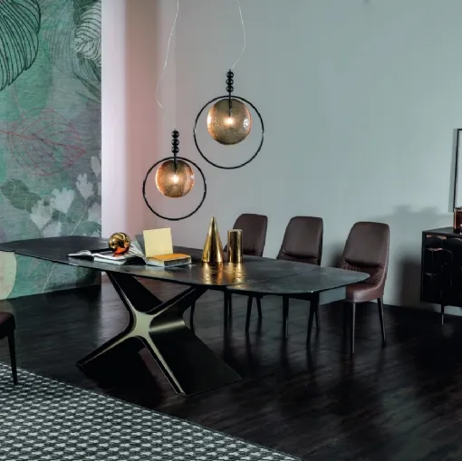 Tavolo Calliope con top in ceramica e base in acciaio di Tonin Casa